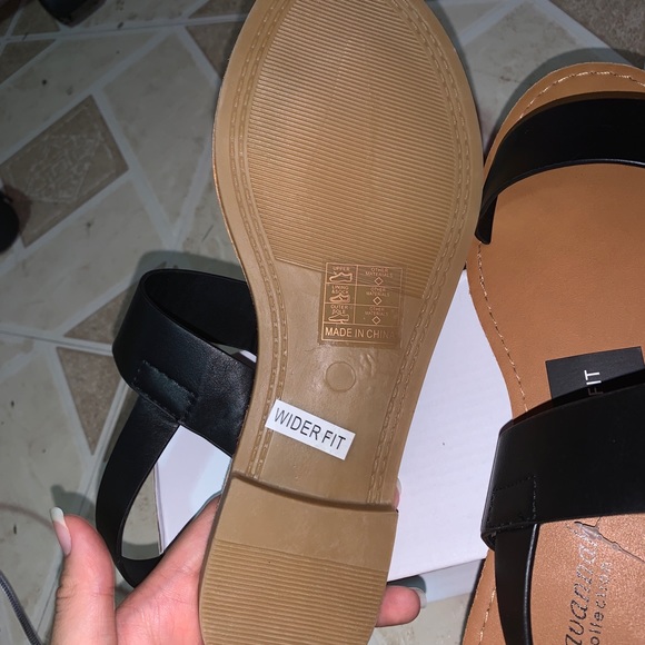 Black Sandals - Picture 4 of 4